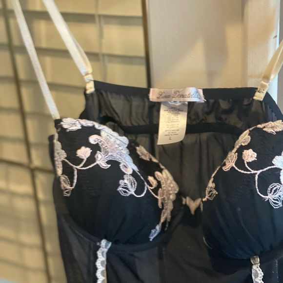 Ladies sheer lightweight ruffle sleepwear - Picture 3 of 7